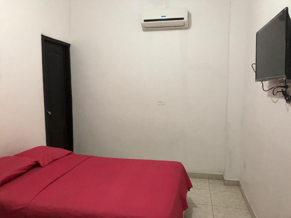 Hostal Playa Imperial Manta Ngoại thất bức ảnh