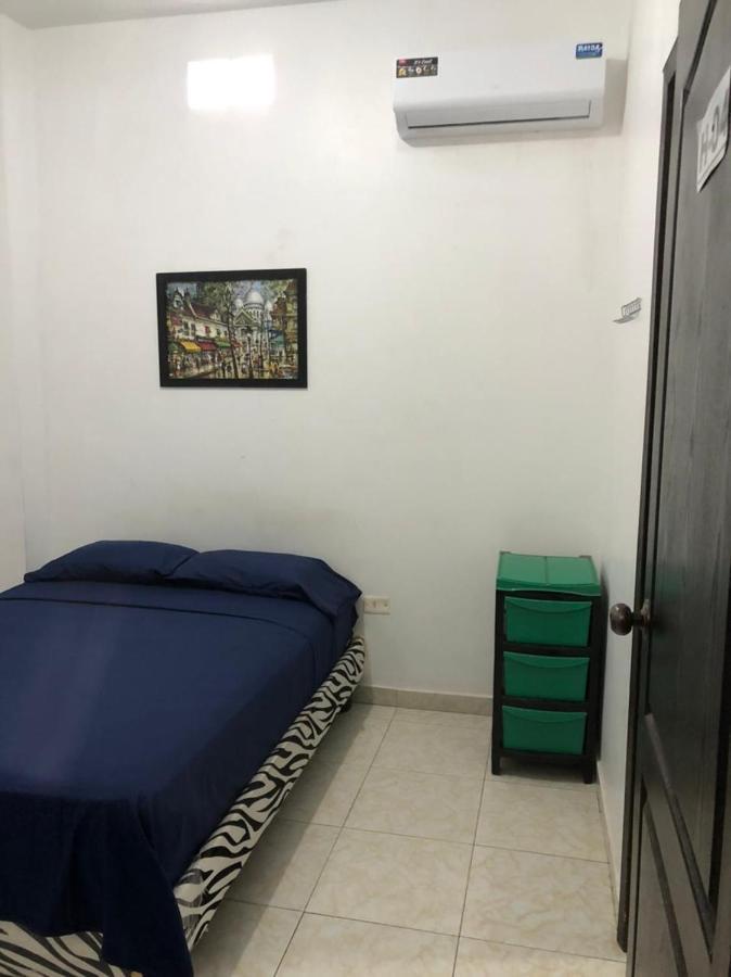 Hostal Playa Imperial Manta Ngoại thất bức ảnh