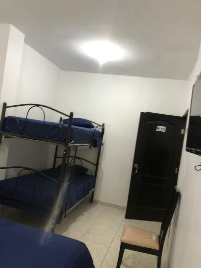 Hostal Playa Imperial Manta Ngoại thất bức ảnh