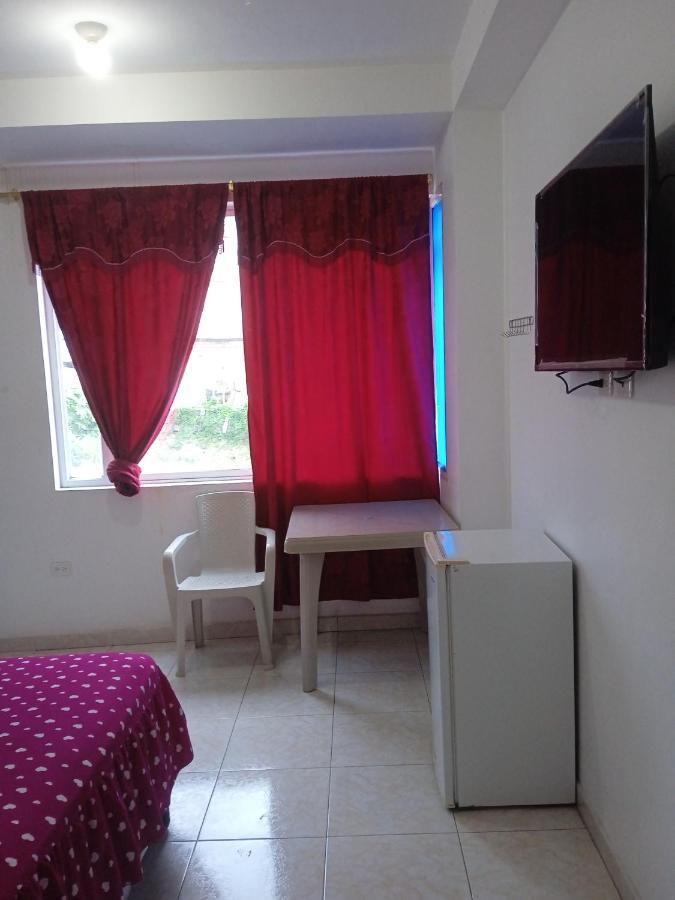 Hostal Playa Imperial Manta Ngoại thất bức ảnh