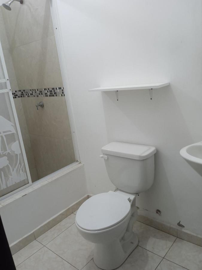 Hostal Playa Imperial Manta Ngoại thất bức ảnh