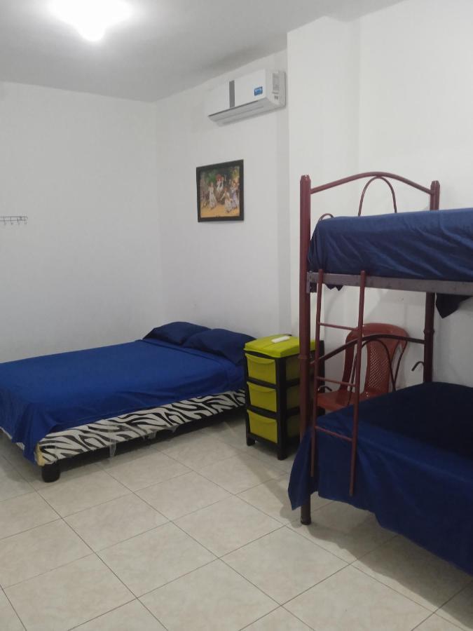 Hostal Playa Imperial Manta Ngoại thất bức ảnh