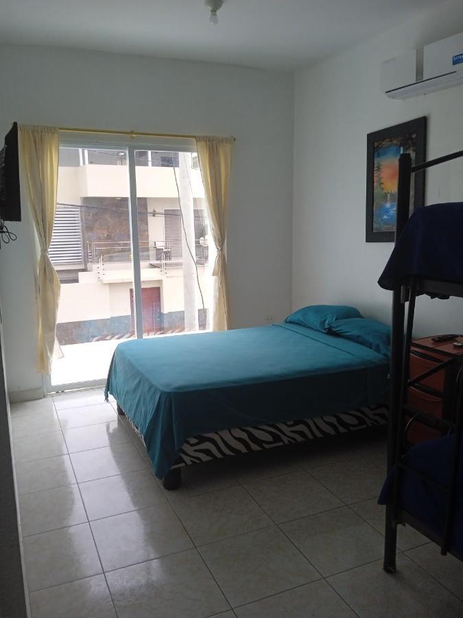 Hostal Playa Imperial Manta Ngoại thất bức ảnh