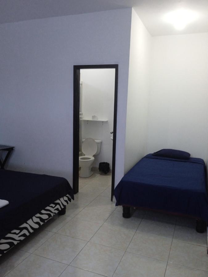 Hostal Playa Imperial Manta Ngoại thất bức ảnh