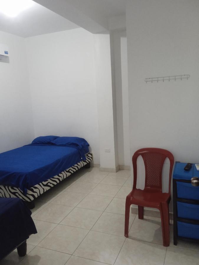 Hostal Playa Imperial Manta Ngoại thất bức ảnh