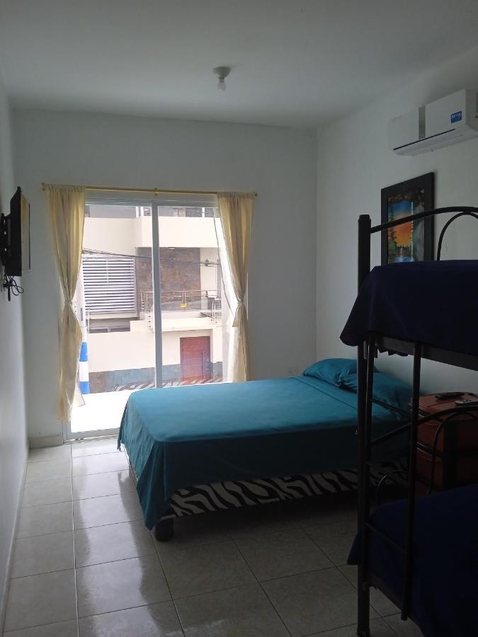 Hostal Playa Imperial Manta Ngoại thất bức ảnh