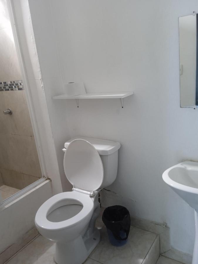 Hostal Playa Imperial Manta Ngoại thất bức ảnh