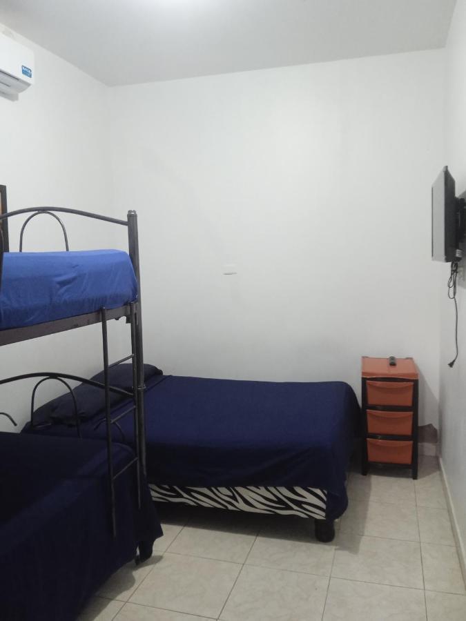 Hostal Playa Imperial Manta Ngoại thất bức ảnh