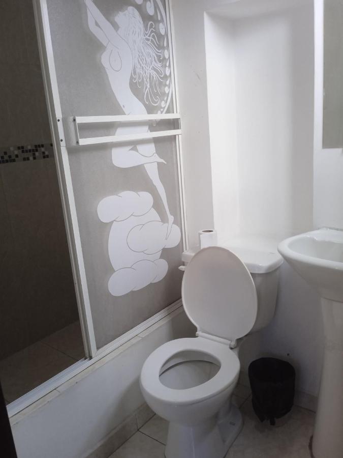 Hostal Playa Imperial Manta Ngoại thất bức ảnh