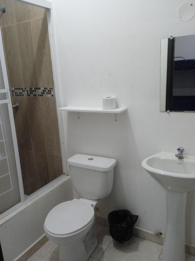 Hostal Playa Imperial Manta Ngoại thất bức ảnh